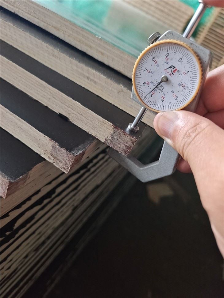 FILM FACED PLYWOOD SHURTTERING PLYWOOD 15MM