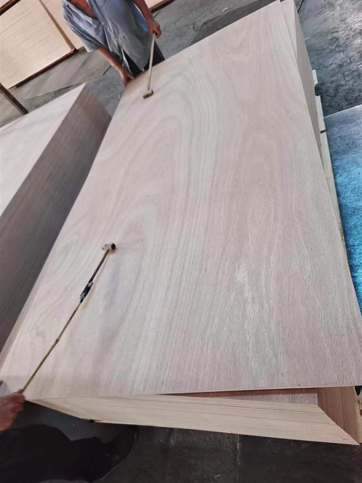 Furniture Plywood Hardwood Okoume
